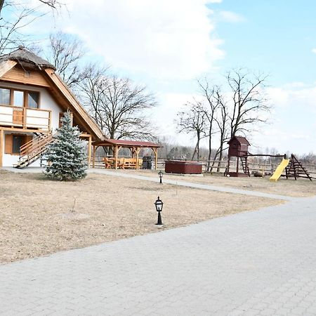ホテルNadas Apartman ショルトバットカート エクステリア 写真
