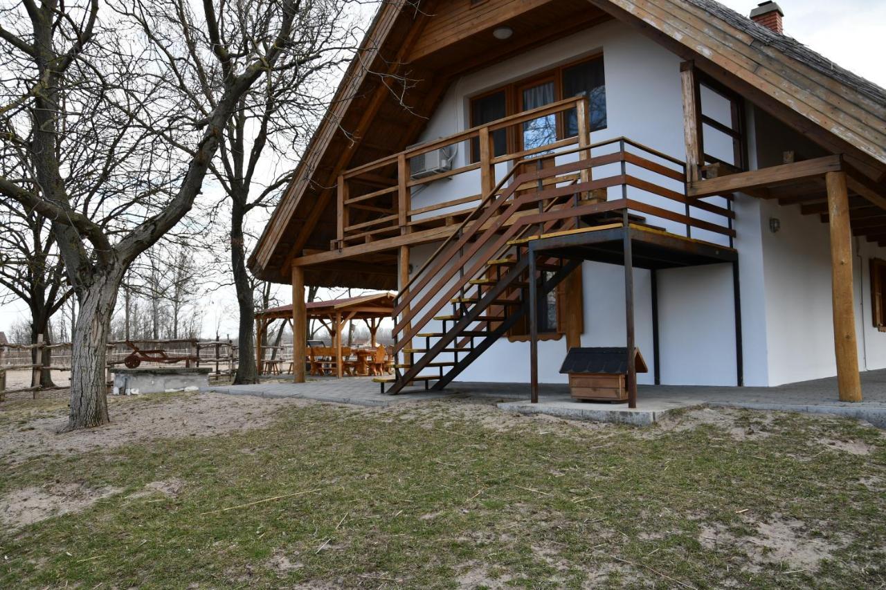 ホテルNadas Apartman ショルトバットカート エクステリア 写真