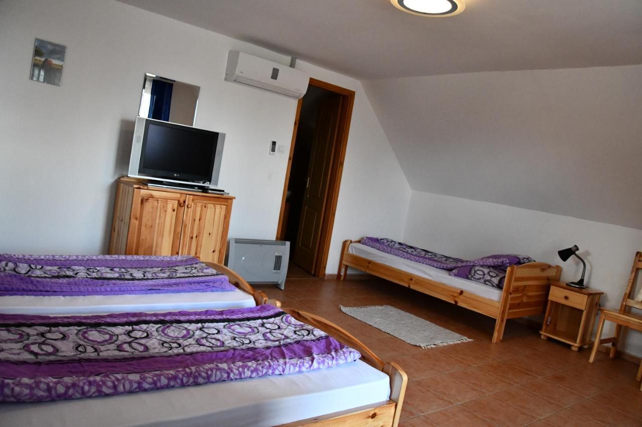 ホテルNadas Apartman ショルトバットカート エクステリア 写真
